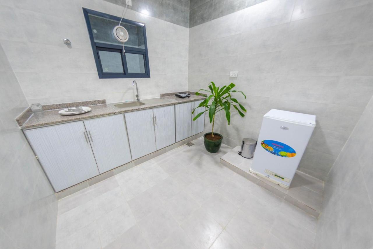 Al Sqlawi Hotel Apartment Ras al Hadd Bagian luar foto